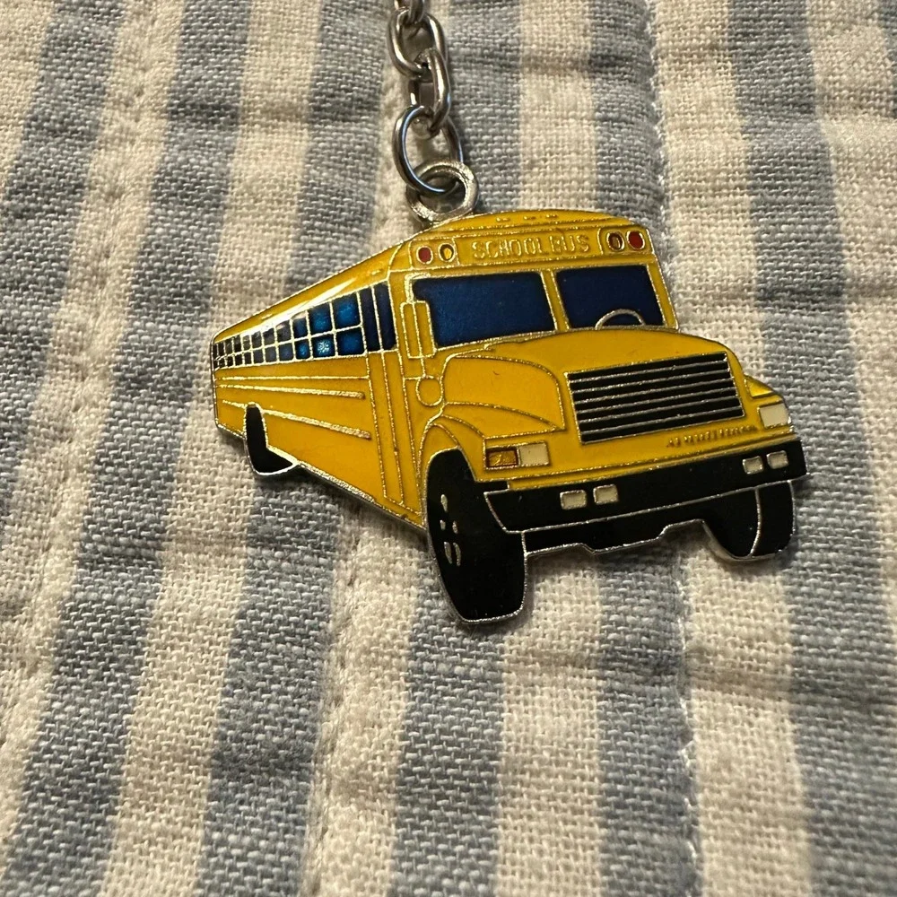 Vintage Yellow School Bus Enamel Keychain Silver Tone Metal Bus‎ Driver Gift